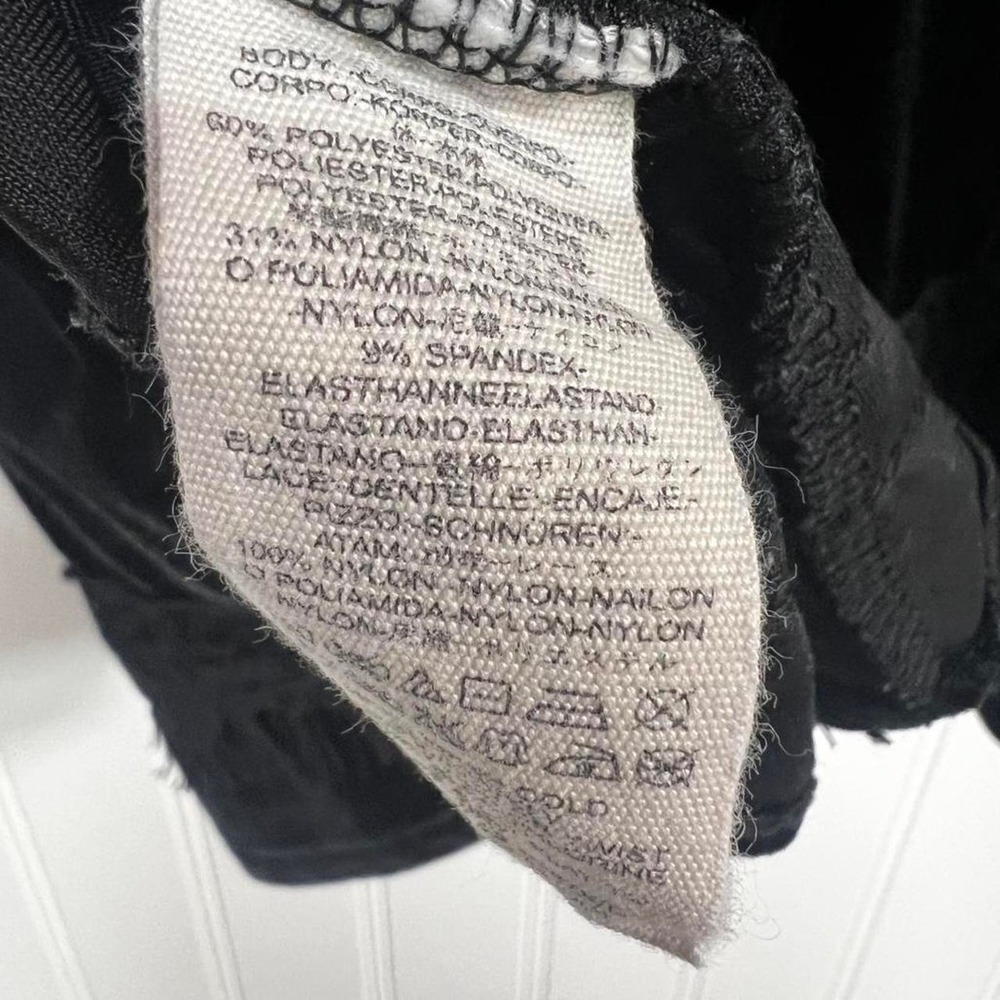 Grunge, whimsical goth, Y2K, boho,90s
Free people "Ellie" Velvet Dual Lace Cam - Picture 5 of 6